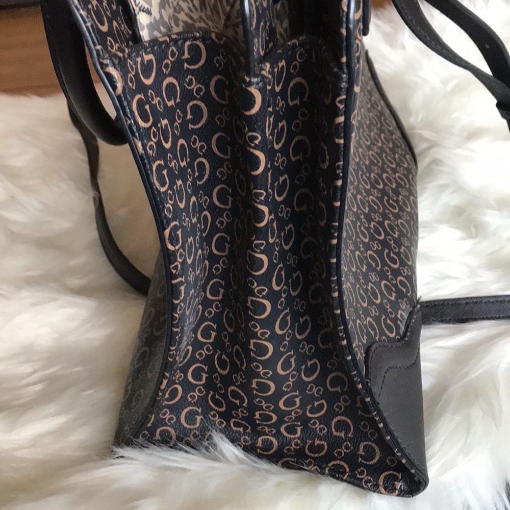 GUESS SATCHEL - Picture 12 of 12